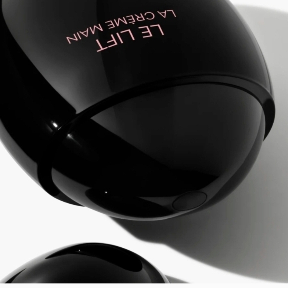 CHANEL Le Lift Hand Cream in Black - Picture 2 of 2